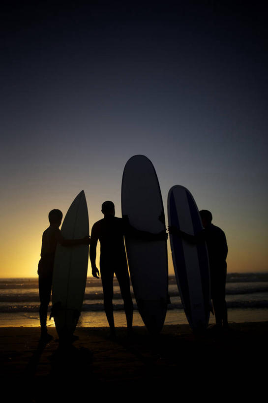 冲浪,成年人,三个人,站,竖图,室外,运动,海洋,日落,水,美国,冲浪板,背面,黄昏,摄影,加利福尼亚,剪影,逆光,圣地牙哥市,约拉,男人,海滩,休闲活动,彩图