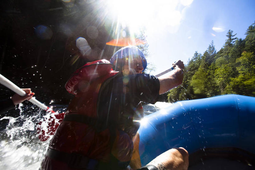 成年人,中年人,两个人,横图,室外,白天,镜头眩光,兴奋,友谊,风险,河流,水,美国,溅,救生衣,极限运动,摄影,保护,漂流,部分,缅因州,肯尼贝克河,冒险,年轻男性,中年女性,年轻人,休闲活动,彩图