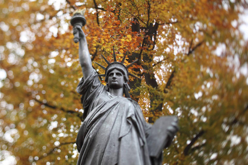 无人,横图,室外,白天,留白,仰视,自由,美景,植物,雕塑,法国,自由女神像,巴黎,欧洲,雕像,景观,首都,树,树木,绿色,自然,地标建筑,独立,景色,摄影,生长,成长,自然风光,法国文化,卢森堡公园,秋天,彩图,低角度拍摄,旅行,对焦
