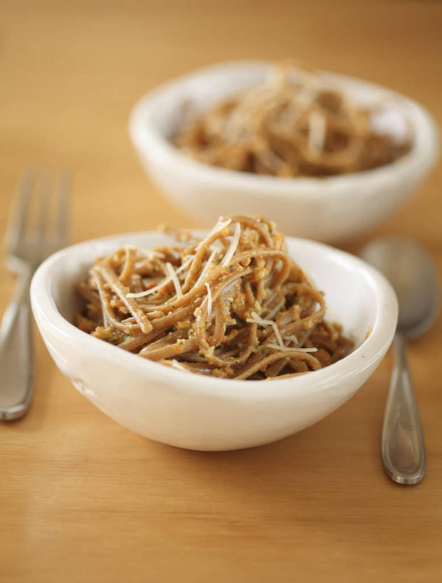 面食,面条,意大利面,无人,竖图,室内,白天,西餐,美国,叉,面,料理,食品,意大利食品,罗勒酱,饮食,食物,汤匙,碗,西式,摄影,膳食,清新,加利福尼亚,意粉,健康食物,意面,旧金山,意大利宽面,彩图,对焦