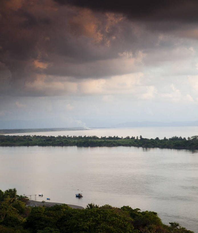 无人,竖图,室外,留白,度假,日落,船,哥斯达黎加,海岸线,晚霞,霞光,云,落日,渔船,风景,黄昏,吐,彩霞,摄影,北美,北美洲,中美洲,拉丁美洲,美洲,北亚美利加洲,亚美利加洲,哥斯达黎加共和国,夕照,薄暮,夕阳,彩图,旅行,傍晚,斜阳,对焦