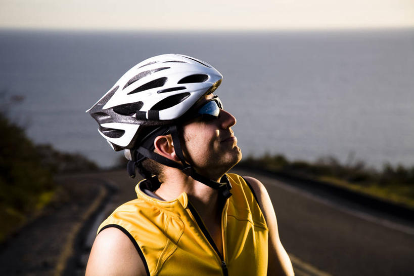 西方人,成年人,脸,头,脸颊,一个人,微笑,横图,室外,锻炼,运动,海洋,日落,水,路,欧洲,美国,欧洲人,仅一个男性,仅一个人,头饰,肩膀,仅一个年轻男性,黄昏,太阳镜,思考,活力,摄影,生活方式,加利福尼亚,肖像,自行车头盔,马里布,男人,男性,年轻男性,白种人,年轻人,头部,脸部,脸蛋,面部,休闲活动,彩图,对焦