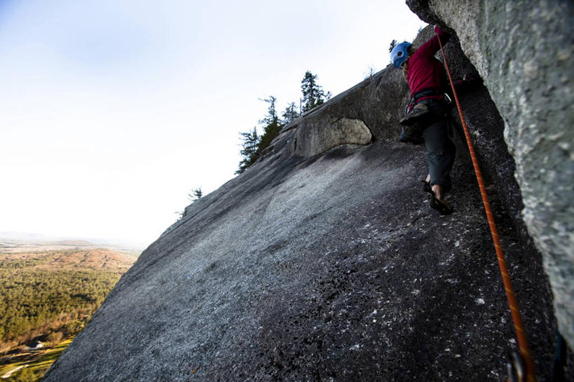 成年人,一个人,横图,室外,白天,留白,仰视,运动,攀岩,美国,仅一个女性,极限运动,白马,背面,绳子,力量,摄影,北美,北美洲,岩层,决心,美洲,挑战,自由之州,阿肯色州,新罕布什尔州,北亚美利加洲,亚美利加洲,阿肯色,机会之地,自然州,新罕布什尔,新罕布夏州,花岗岩州,花冈岩之州,滑雪之州,新英格兰,纽英仑,女人,岩石,彩图,低角度拍摄,美利坚合众国,对焦,康韦县