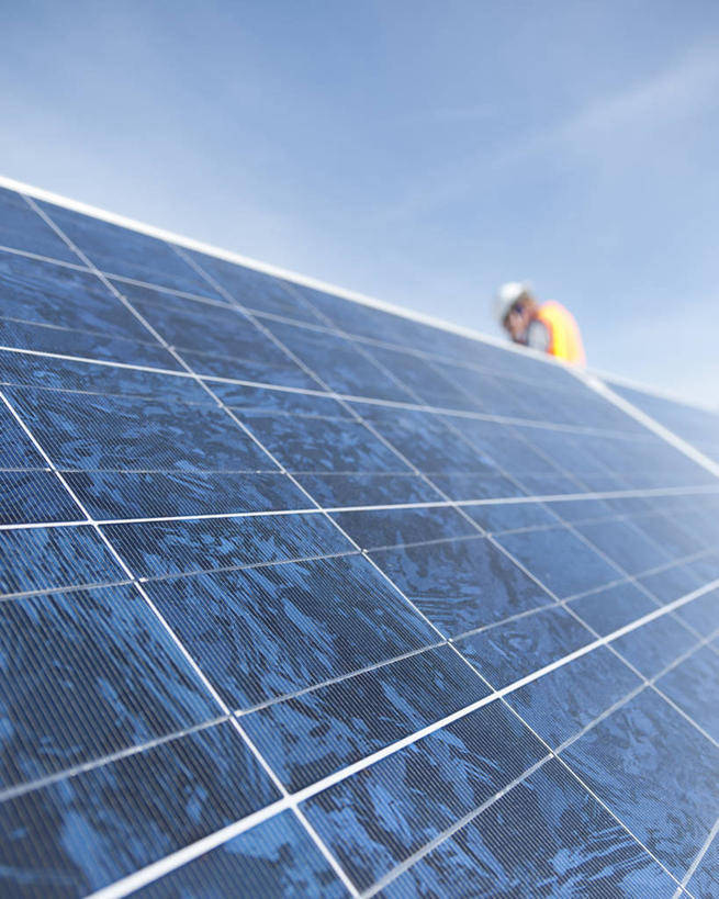 竖图,室外,白天,太阳能,美国,形状,蓝色,职业,摄影,部分,华盛顿州,环境保护,万里无云,几何形状,太阳能电池板,彩图