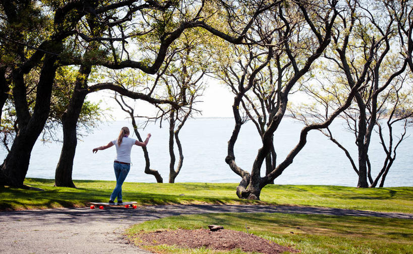 儿童,少年,头发,一个人,公园,微笑,横图,室外,白天,纯洁,运动,海洋,美国,仅一个男性,仅一个年轻女性,仅一个女性,仅一个人,小路,休闲装,树,仅一个年轻男性,小孩,金色,放松,可爱,平衡,童年,童趣,摄影,童真,烂漫,无邪,马萨诸塞,塞勒姆,天真,男人,男性,年轻男性,年轻女性,女人,女性,孩子,彩图