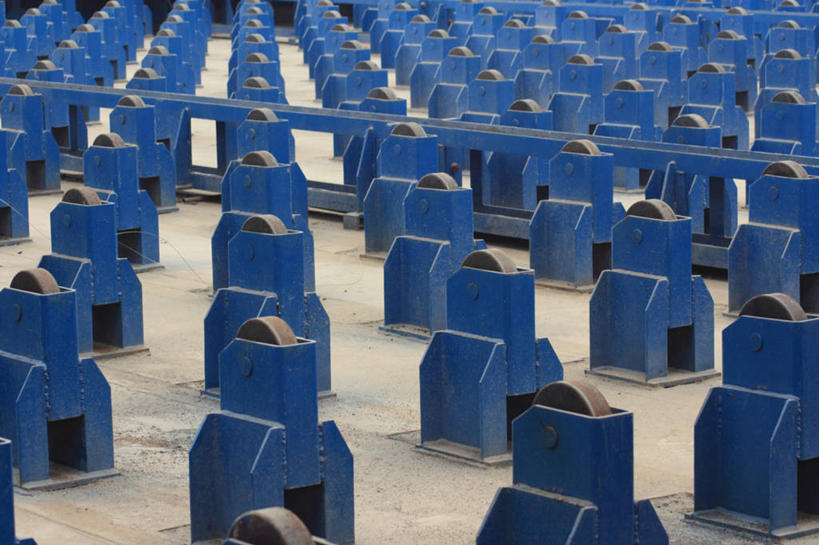 无人,横图,室外,白天,重复,一排,许多,整齐,金属,很多,排列,蓝色,托架,工业,摄影,部分,队列,造船厂,天津市,机件,彩图,海上运输