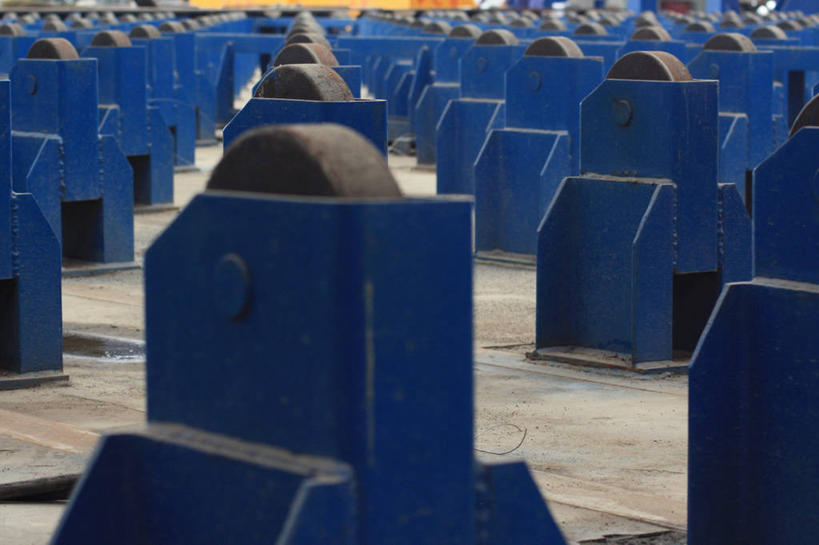 无人,横图,室外,特写,白天,重复,一排,许多,整齐,金属,很多,排列,蓝色,托架,工业,摄影,部分,队列,造船厂,天津市,机件,彩图,海上运输