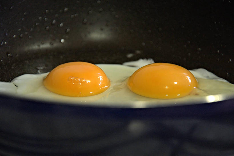 无人,横图,室内,特写,早餐,西班牙,准备,煎蛋,橄榄油,饮食,摄影,煎锅,清新,健康食物,巴伦西亚省,烹调,彩图