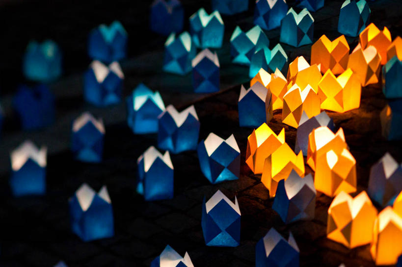 无人,竖图,室外,夜晚,蜡烛,罗马尼亚,形状,丰富,庆祝,小的,灯笼,纸,纸灯笼,首都,蓝色,橙色,摄影,多样,照亮,创造力,布加勒斯特,美术工艺,彩图,传统文化,传统节日