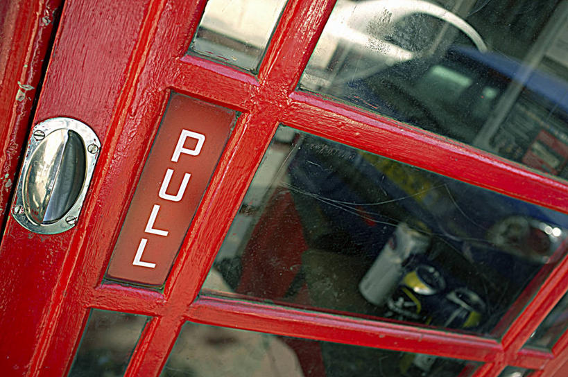 无人,横图,室外,特写,白天,通讯,门,英国,反射,木制,文字,电话亭,门把手,摄影,英文字母,便利,彩图