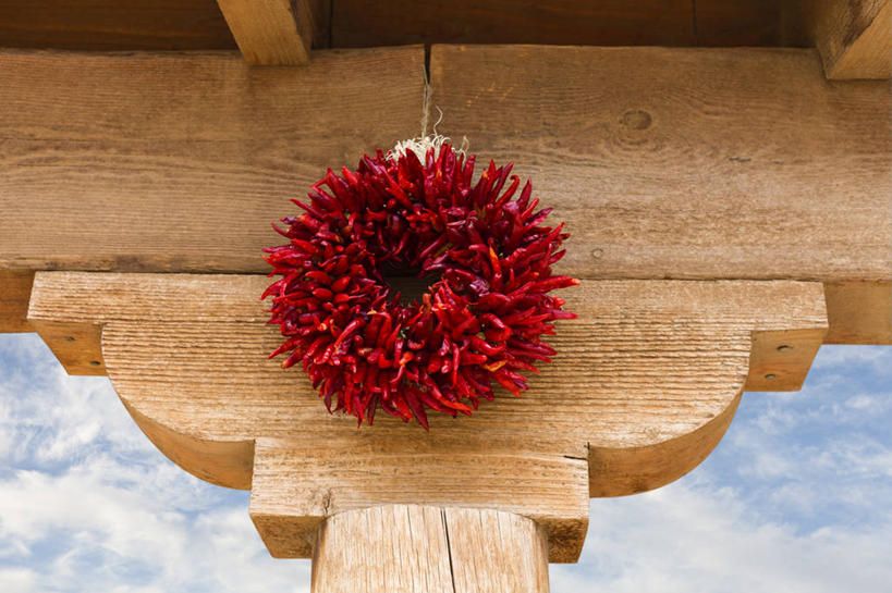 无人,横图,室内,白天,仰视,建筑,辣椒,美国,吊挂,悬挂,装饰,木制,圆形,云,串,挂,天空,摄影,亚利桑那,健康食物,墨西哥文化,彩图,低角度拍摄