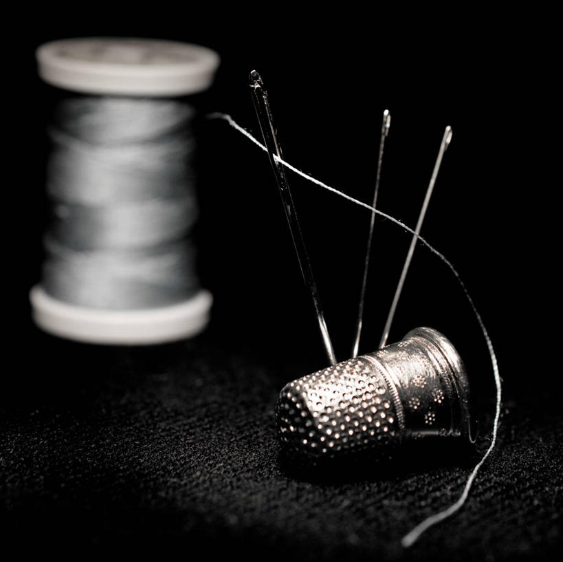 无人,家庭,横图,黑白,特写,西班牙,五个,许多,黑色背景,线,针,温暖,温馨,一家人,摄影,和睦,顶针,美术工艺,影棚拍摄,融洽