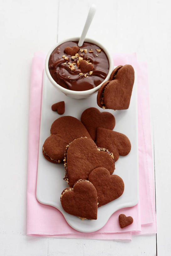 无人,竖图,俯视,白色背景,美国,坚果,案板,曲奇,饮食,餐巾,甜食,巧克力,诱惑,摄影,清新,榛子,华夫饼,心型,彩图,高角度拍摄,影棚拍摄,爱