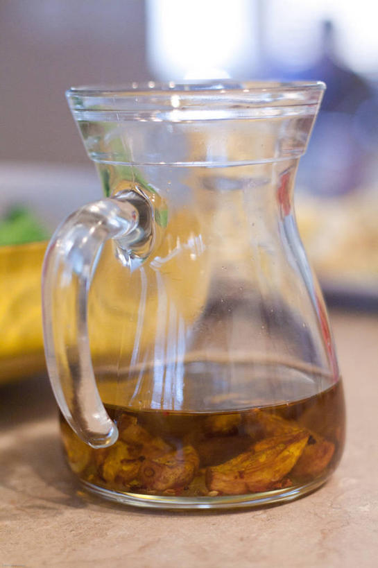 无人,竖图,室内,特写,白天,桌子,美国,橄榄油,饮食,摄影,亚利桑那,清新,浸泡油,广口瓶,健康食物,玻璃杯,大蒜,彩图,瑟普赖斯