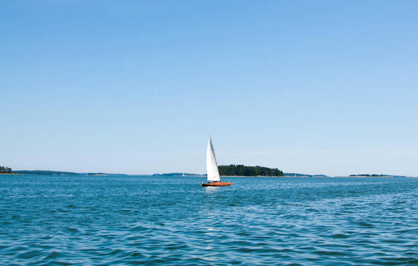 帆船,无人,横图,室外,白天,海洋,船,芬兰,水平线,首都,风景,自然,交通工具,运输,摄影,宁静,载具,万里无云,波罗的海,赫尔辛基,彩图,独处