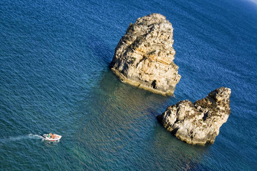 横图,俯视,航拍,室外,白天,美景,船,葡萄牙,波纹,景观,自然,船尾波,景色,运输,摄影,岩层,鸟瞰,自然风光,海景,岩石,彩图,高角度拍摄,旅行