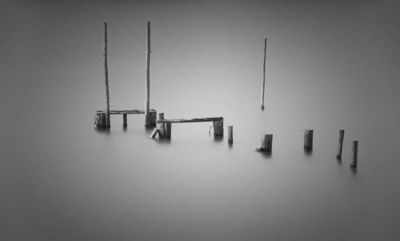 无人,码头,横图,黑白,室外,白天,葡萄牙,废弃,破坏,破损,摄影,报废,损坏,废物,不幸,丢弃,毁灭,放弃,抛弃,摈弃,死水,屏弃,摈斥,摒除