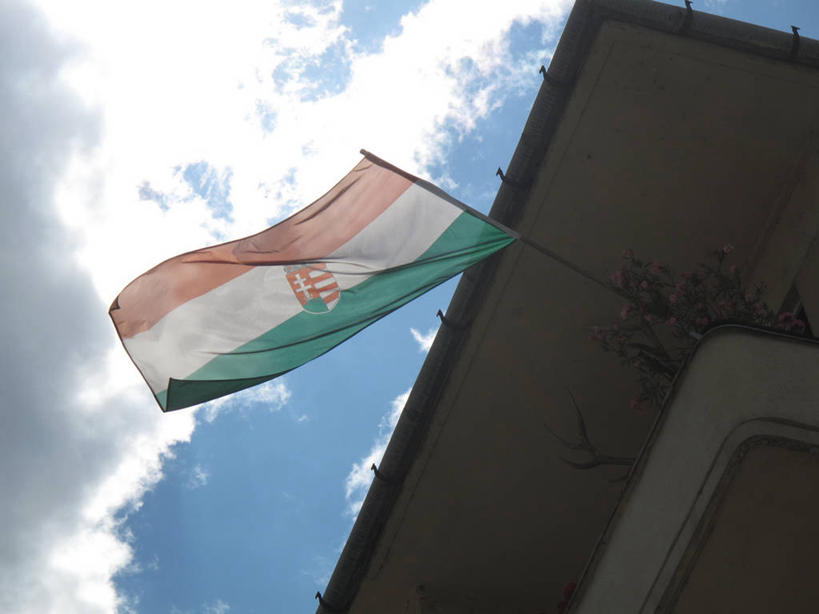 无人,横图,室外,白天,仰视,骄傲,风,建筑,旗帜,云,首都,天空,摄影,布达佩斯,身份,爱国主义,尊敬,匈牙利共和国,匈牙利国旗,彩图,低角度拍摄