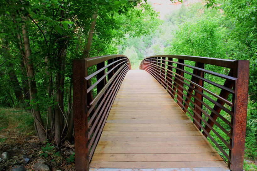 无人,栏杆,横图,室外,白天,峡谷,美国,生锈,桥,联系,树,自然,摄影,人行桥,腐蚀,侵蚀,亚利桑那,塞多纳,腐化,锈迹斑斑,彩图