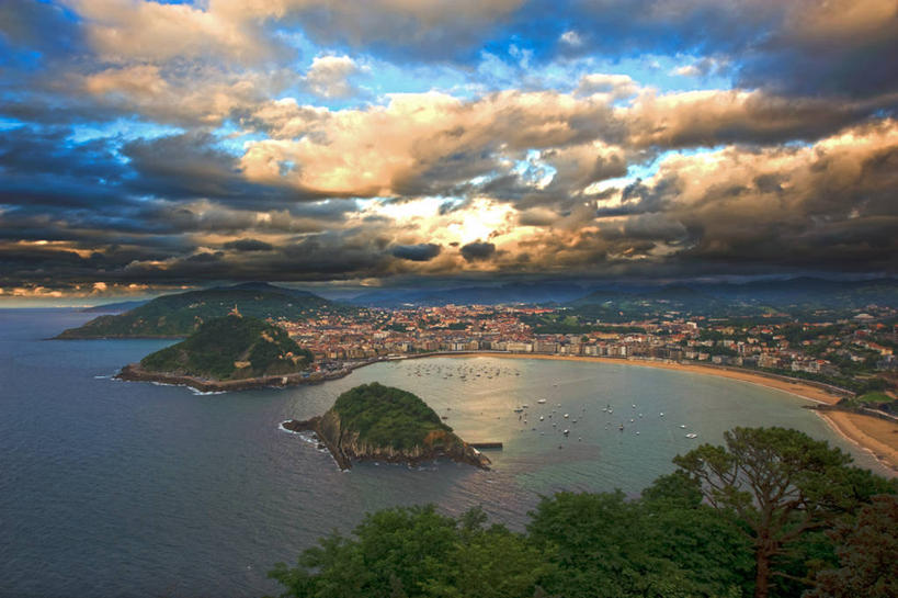 无人,横图,俯视,室外,白天,海洋,美景,水,西班牙,景观,云,树,风景,天空,自然,景色,摄影,宁静,自然风光,巴斯克自治区,圣塞瓦斯蒂安,海滩,彩图,高角度拍摄