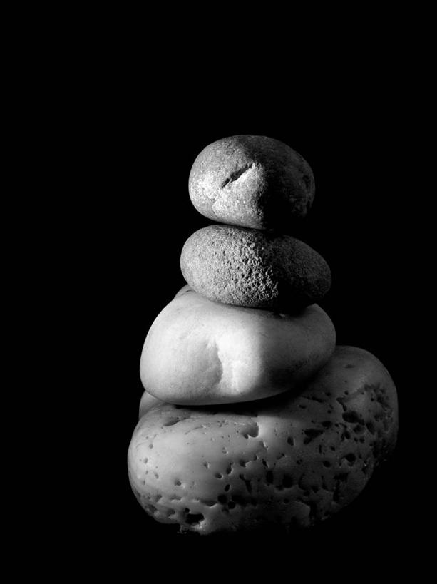 无人,竖图,黑白,特写,西班牙,堆叠,黑色背景,四个,鹅卵石,平衡,摄影,多样,比斯开省,影棚拍摄