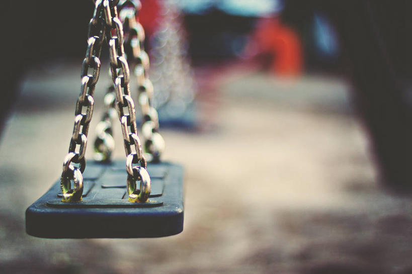 无人,横图,室外,特写,白天,德国,童年,摄影,铁环,宁静,锁链,链条,束缚,限制,约束,彩图