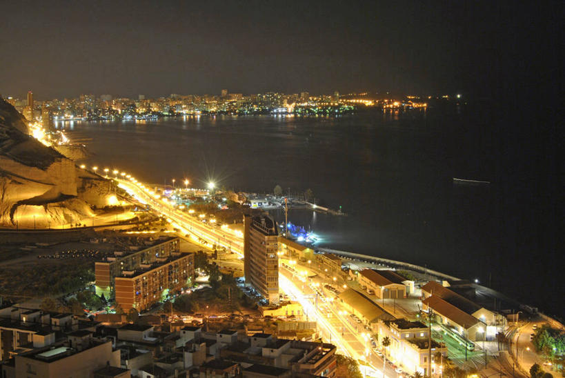 无人,横图,俯视,室外,夜晚,度假,海洋,美景,水,城市风光,城市,建筑,街道,路灯,西班牙,海岸线,景观,娱乐,天空,享受,休闲,景色,放松,摄影,宁静,照亮,阿利坎特,阿利坎特省,彩图,高角度拍摄
