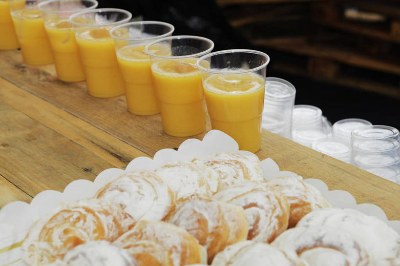 无人,横图,室内,西班牙,巴塞罗那,一排,丰富,整齐,饮食,排列,摄影,队列,清新,桔子汁,酥皮糕点,小圆面包,健康食物,螺线,马略卡,玻璃杯,彩图,巴塞罗那省