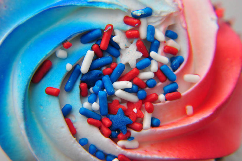 点心,无人,横图,特写,美国,食品,甜点,甜品,首都,布置,饮食,食物,糕点,红色,蓝色,白色,甜食,摄影,清新,华盛顿州,纸托蛋糕,彩图