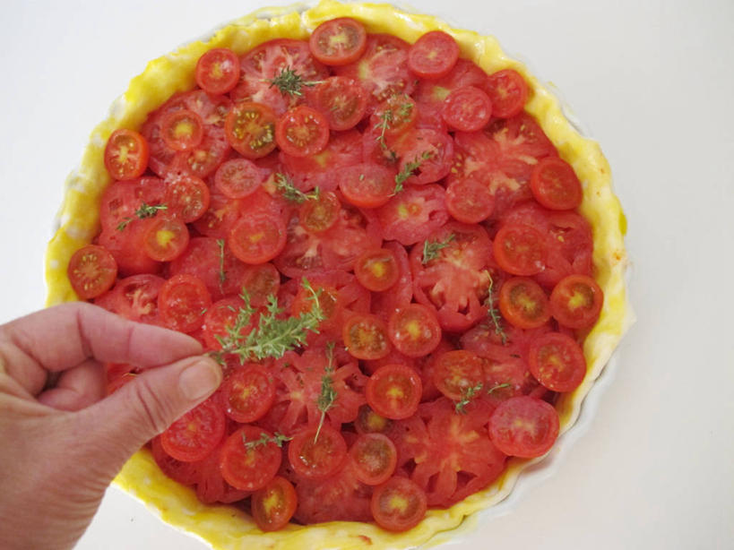 点心,面包,手,一个人,横图,俯视,特写,白色背景,蔬菜,西红柿,意大利,许多,切开,准备,食品,面点,很多,吐司,饮食,食物,糕点,切,摄影,法式面包,部分,百里香,清新,剖面,吐司面包,切面,贝加莫,彩图,高角度拍摄,影棚拍摄,多士,听型面包