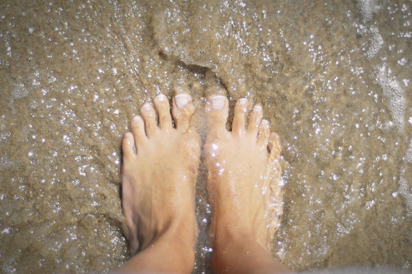 成年人,一个人,横图,俯视,室外,白天,水,西班牙,仅一个男性,赤脚,放松,摄影,部分,足,巴伦西亚省,海滩,彩图,高角度拍摄