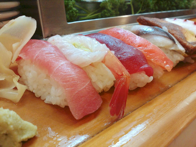 寿司,无人,横图,室内,东京,日本,一排,日本文化,整齐,木制,日本料理,首都,饮食,排列,摄影,多样,队列,清新,健康食物,海产,彩图