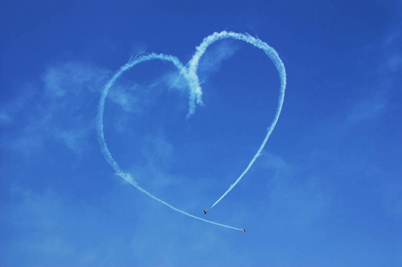 无人,横图,室外,白天,飞机,罗马尼亚,烟雾,蓝色,天空,摄影,污染,废气,飞机尾迹,尾迹云,机尾云,飞机拉烟,云带,尾迹,机尾迹,飞机尾气,想法,布拉索夫,心型,彩图,旅行,爱