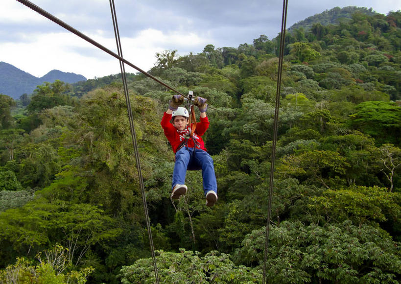西方人,儿童,一个人,横图,室外,白天,正面,兴奋,纯洁,风险,山,欧洲,哥斯达黎加,欧洲人,仅一个男性,仅一个人,吊挂,悬挂,头饰,云,挂,拿着,休闲装,小孩,天空,自然,仅一个小孩,可爱,童年,童趣,摄影,北美,北美洲,美洲,童真,烂漫,无邪,首府,北亚美利加洲,亚美利加洲,哥斯达黎加共和国,圣卡洛斯,钢缆,冒险,天真,危险,男孩,男人,男性,白种人,孩子,彩图,阿拉胡埃拉省,滑索,男生,雨林,阿拉胡埃拉