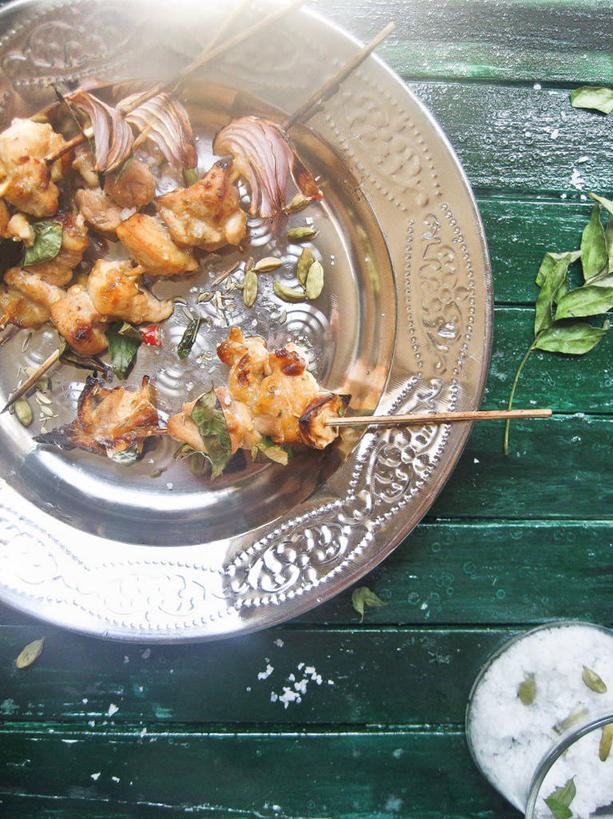 无人,竖图,俯视,室内,特写,白天,洋葱,马来西亚,木制,肉,饮食,盘子,烤鸡,摄影,咖喱粉,清新,腌肉,彩图,高角度拍摄