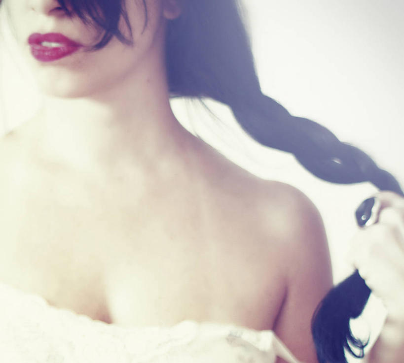 成年人,一个人,横图,室内,特写,白天,性感,委内瑞拉,仅一个女性,拿着,唇膏,摄影,长发,彩图