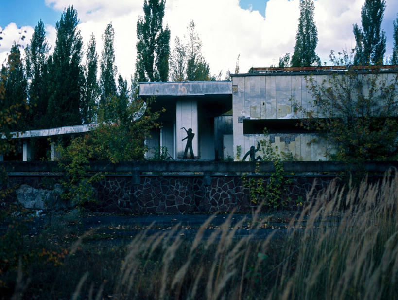 无人,横图,室外,白天,阳台,建筑,酒店,乌克兰,雕像,云,草,树,天空,摄影,彩图,切尔诺贝利