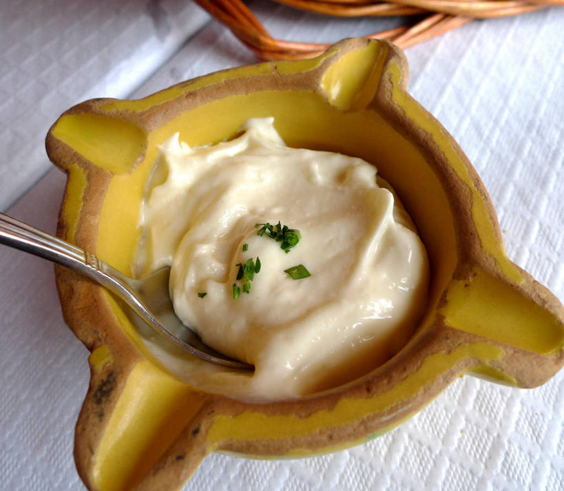 无人,横图,俯视,室内,特写,西班牙,巴塞罗那,木制,调料,酱料,酱汁,佐料,美乃滋,食品,调味品,调味料,酱,饮食,汤匙,碗,摄影,清新,蛋黄酱,健康食物,蛋黄沙拉酱,调味油,彩图,高角度拍摄,装饰菜