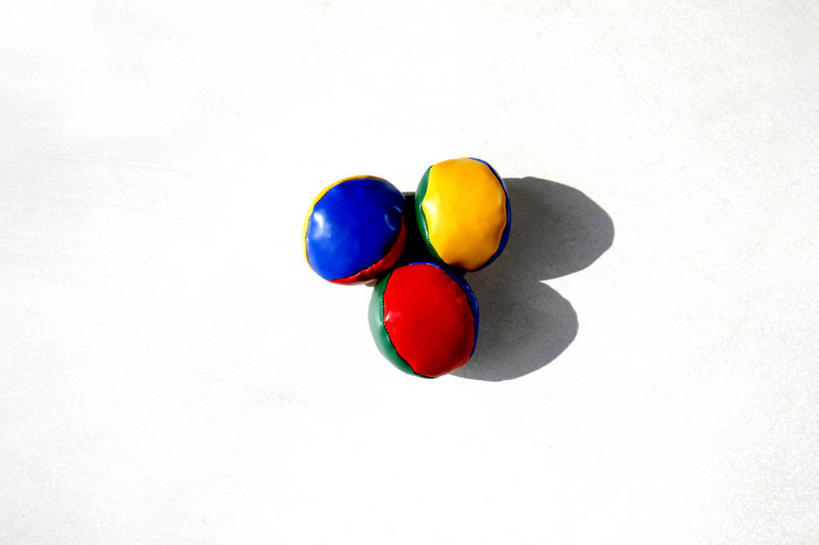 无人,横图,特写,桌子,奥地利,维也纳,阴影,首都,球,三个,黄色,红色,蓝色,白色,摄影,多样,抛,扔,彩图