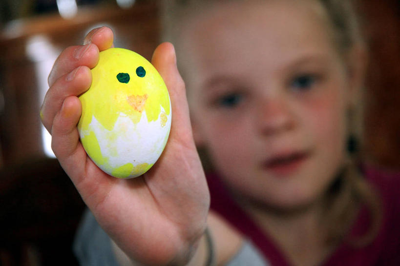 西方人,儿童,脸,头,脸颊,一个人,横图,室内,特写,纯洁,挪威,欧洲,复活节,欧洲人,仅一个女性,仅一个人,庆祝,拿着,肩膀,小孩,仅一个小孩,可爱,童年,童趣,摄影,创造力,肖像,出示,童真,烂漫,无邪,复活节彩蛋,天真,女孩,女人,女性,白种人,孩子,头部,脸部,脸蛋,面部,彩图,克里斯蒂安桑,女生