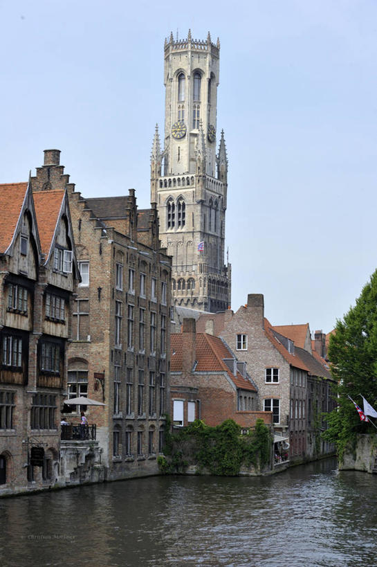 无人,竖图,室外,白天,城市,建筑,反射,塔,钟塔,摄影,运河,法国文化,万里无云,布鲁日,彩图