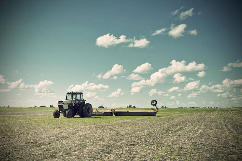 无人,农场,横图,室外,白天,农业,加拿大,地平线,田地,云,辽阔,地面,天空,自然,广阔,摄影,宁静,一望无际,延伸,拖拉机,天地相交,里贾纳市,萨斯喀彻温省,无边无际,一马平川,彩图,晕影
