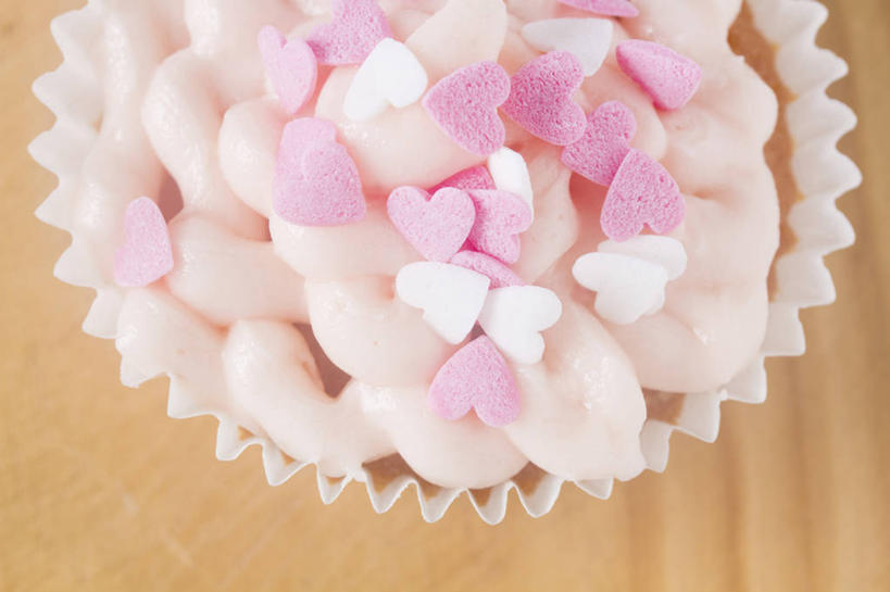 点心,无人,横图,俯视,室内,特写,西班牙,食品,甜点,甜品,饮食,食物,糕点,一个,粉色,甜食,摄影,单个,部分,清新,糖衣,蛋糕托杯,纸托蛋糕,心型,彩图,高角度拍摄