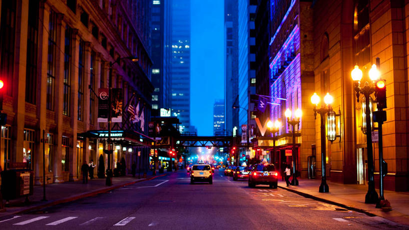 横图,室外,夜晚,建筑,街道,路灯,汽车,美国,天空,运输,摄影,照亮,伊利诺斯州,芝加哥市,彩图