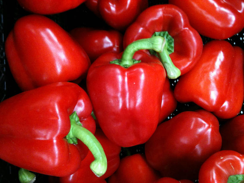 点心,面包,无人,竖图,室内,白天,窗户,草莓,美国,切开,食品,面点,吐司,饮食,窗台,食物,糕点,盘子,汤匙,碗,切,诱惑,摄影,法式面包,清新,剖面,吐司面包,切面,纸托蛋糕,彩图,多士,听型面包,生奶油,鞭打