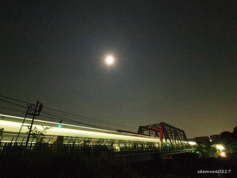 无人,横图,室外,夜晚,长时间曝光,城市,火车,车站,日本,满月,站台,公共交通,月台,天空,运输,摄影,迅速,照亮,彩图