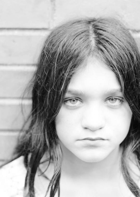 儿童,脸,头,脸颊,一个人,竖图,黑白,特写,正面,纯洁,美国,仅一个女性,仅一个人,沮丧,砖,砖墙,肩膀,小孩,仅一个小孩,可爱,童年,童趣,凝视,摄影,北美,北美洲,肖像,美洲,童真,烂漫,无邪,北亚美利加洲,亚美利加洲,悲哀,密歇根,密歇根州,貂熊州,狼獾之州,狼獾州,安娜堡,天真,女孩,女人,女性,孩子,头部,脸部,脸蛋,面部,美利坚合众国,女生