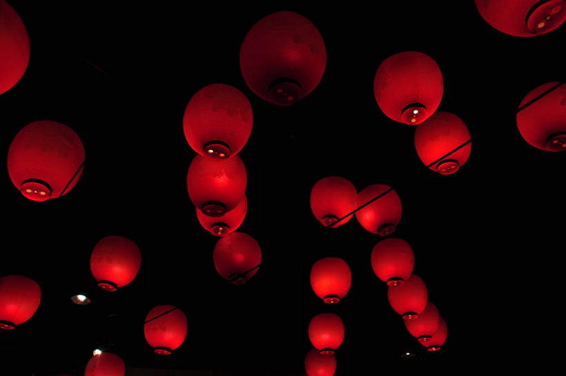 无人,横图,室外,夜晚,仰视,照明,日本,许多,吊挂,悬挂,丰富,日本文化,灯笼,纸灯笼,很多,挂,红色,灯具,摄影,照亮,照明设备,大阪府,彩图,低角度拍摄,传统文化