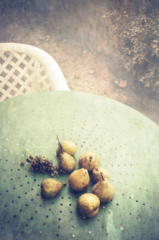 无人,竖图,室外,桌子,梨,葡萄,水果,椅子,法国,纹路,纹理,庭院,饮食,摄影,清新,健康食物,肌理,彩图,利摩日