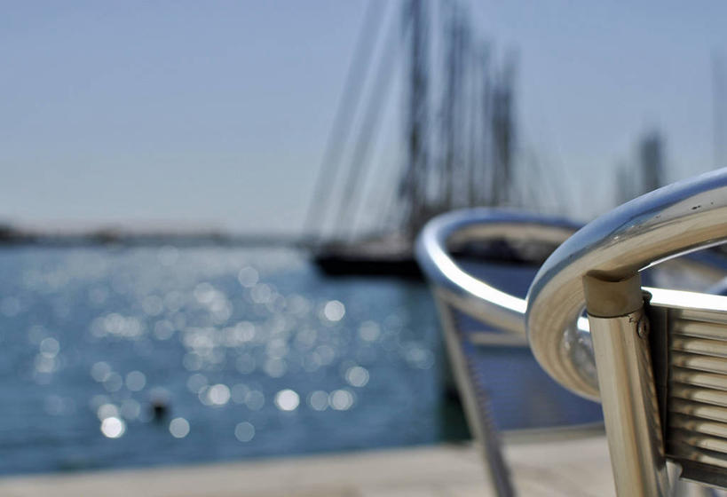 无人,码头,横图,室外,特写,白天,海洋,港口,船,椅子,西班牙,钢铁,夏天,运输,摄影,宁静,阿利坎特,散焦,彩图,摆渡口,埠头,渡口,渡头,港湾,海港,货运码头,口岸,商港